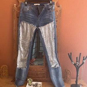 HOT AND DELICIOUS ... Midrise Jeans With Sequin Chap Inserts size( M)